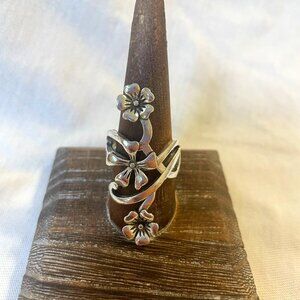 Triple Flower Trelise Ring Size 7